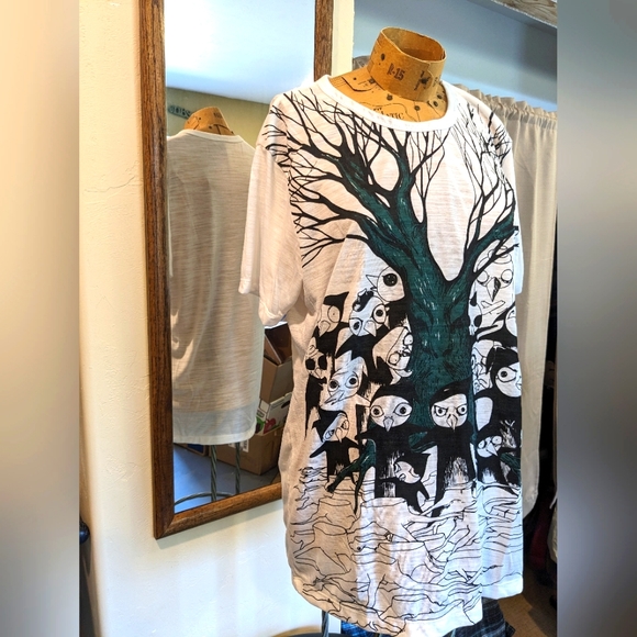 Men's T-shirt. Medium size. Artist Shira creation. - Picture 2 of 7